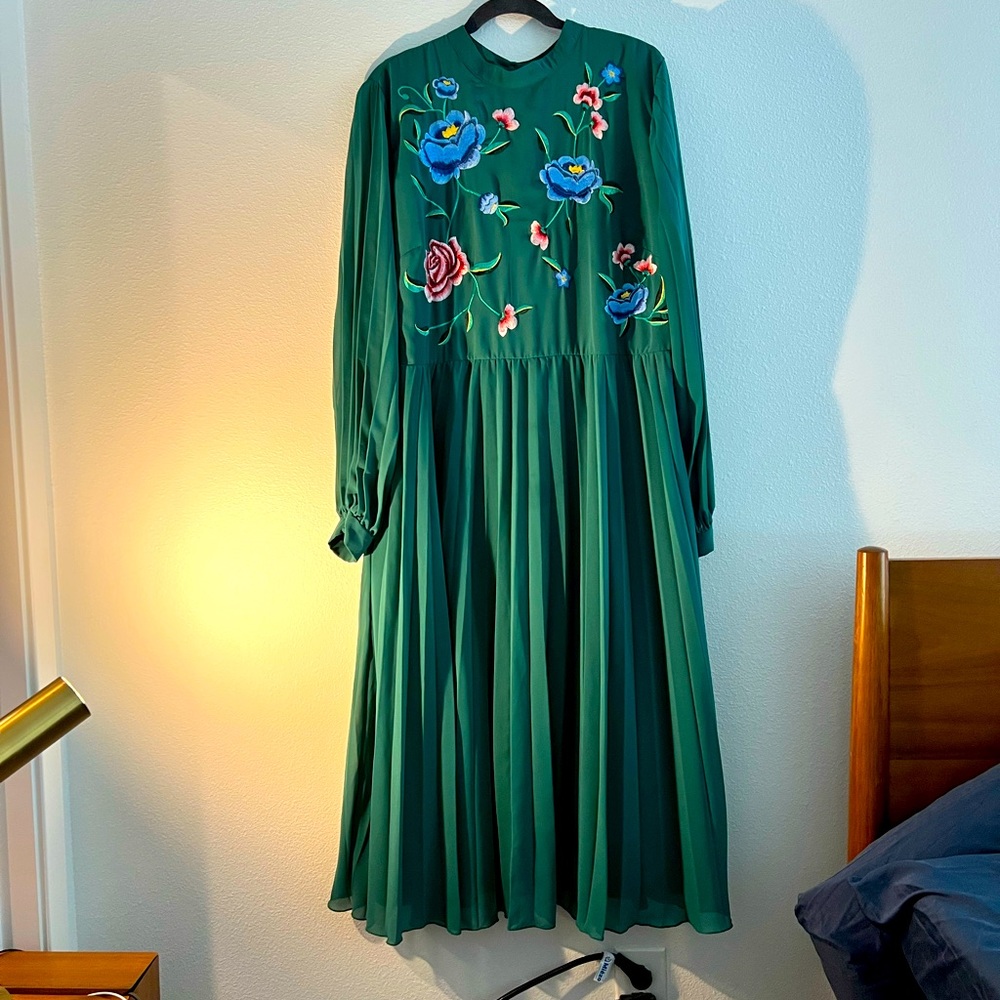 ASOS Curve - Green Dress with Embroidery